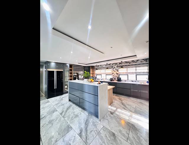 5 BEDROOM FREEHOLD FOR SALE IN ROCKDALE
